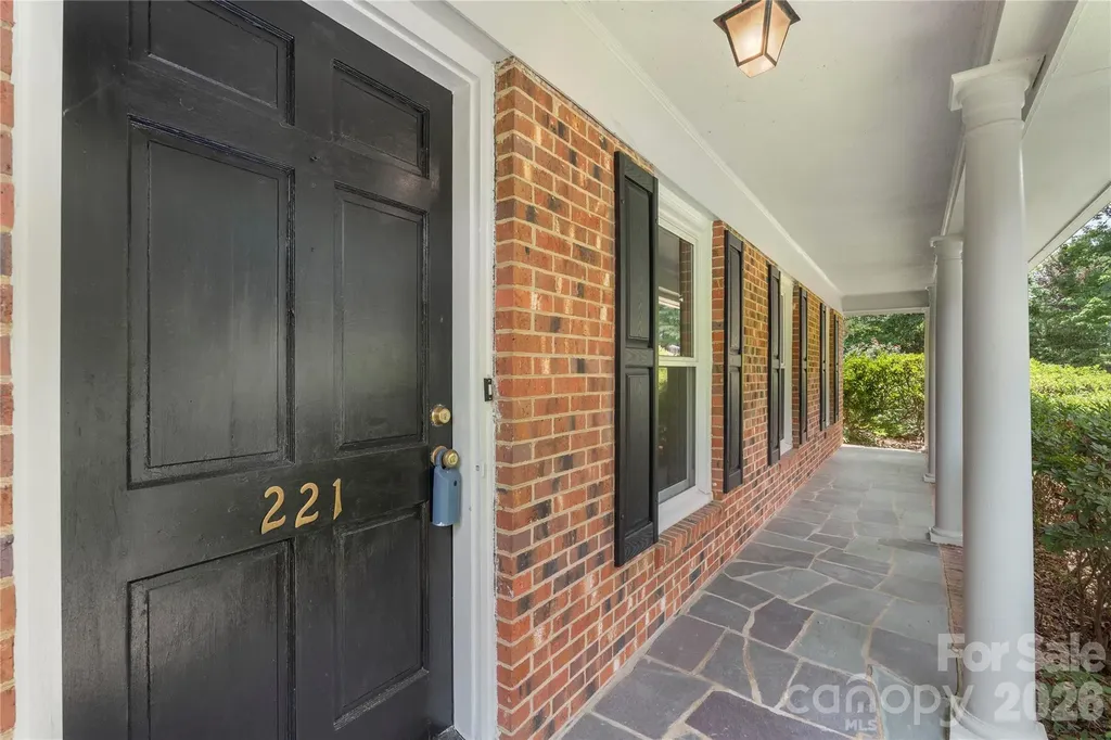 221 Kingsway Circle Charlotte NC 28214