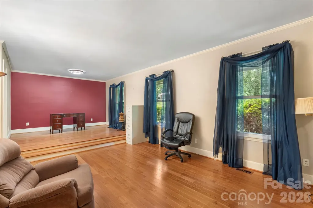 221 Kingsway Circle Charlotte NC 28214