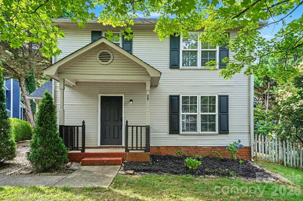 8904 Brown Oak Court Charlotte NC 28227