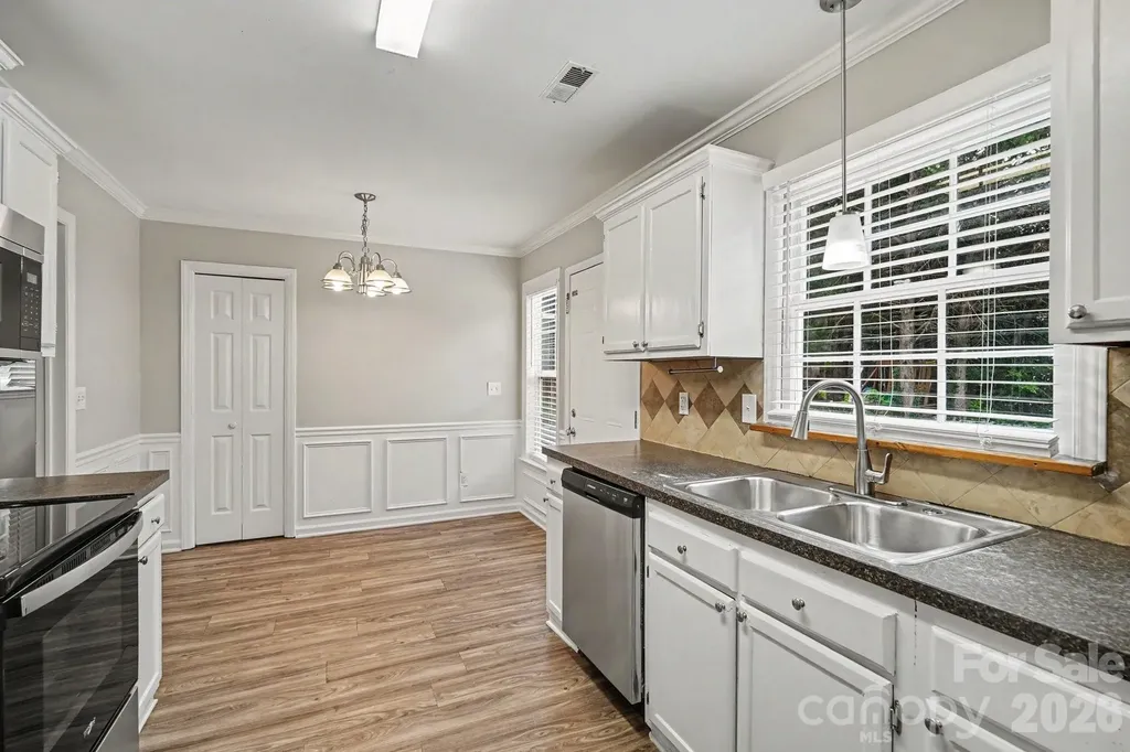 8904 Brown Oak Court Charlotte NC 28227
