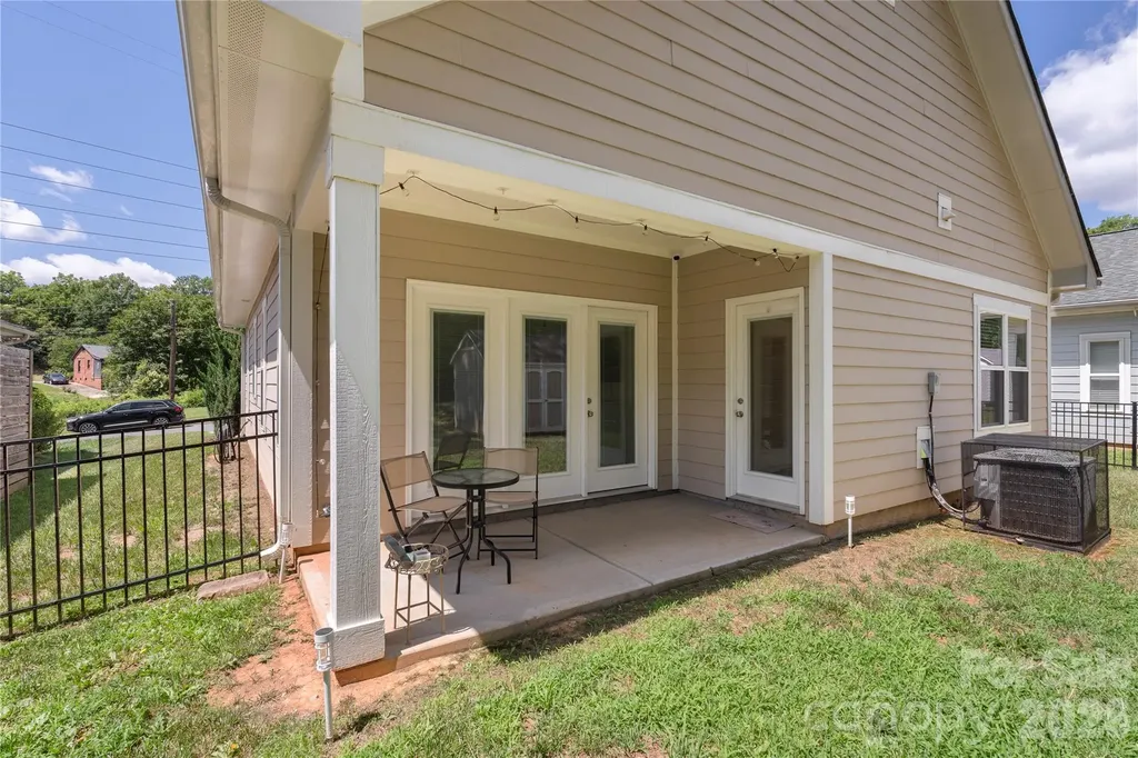 1613 Newcastle Street Charlotte NC 28216