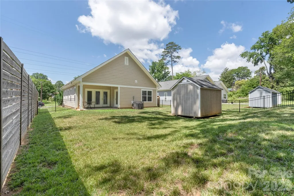 1613 Newcastle Street Charlotte NC 28216