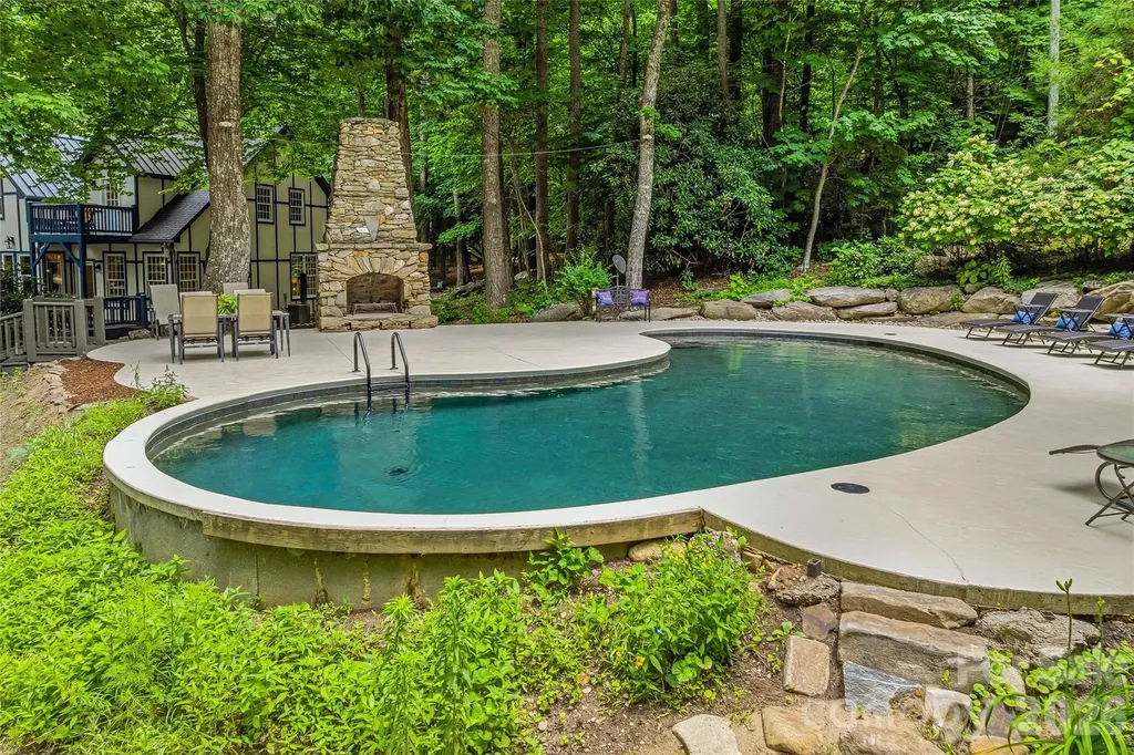 61 Scroops Drive Swannanoa NC 28778