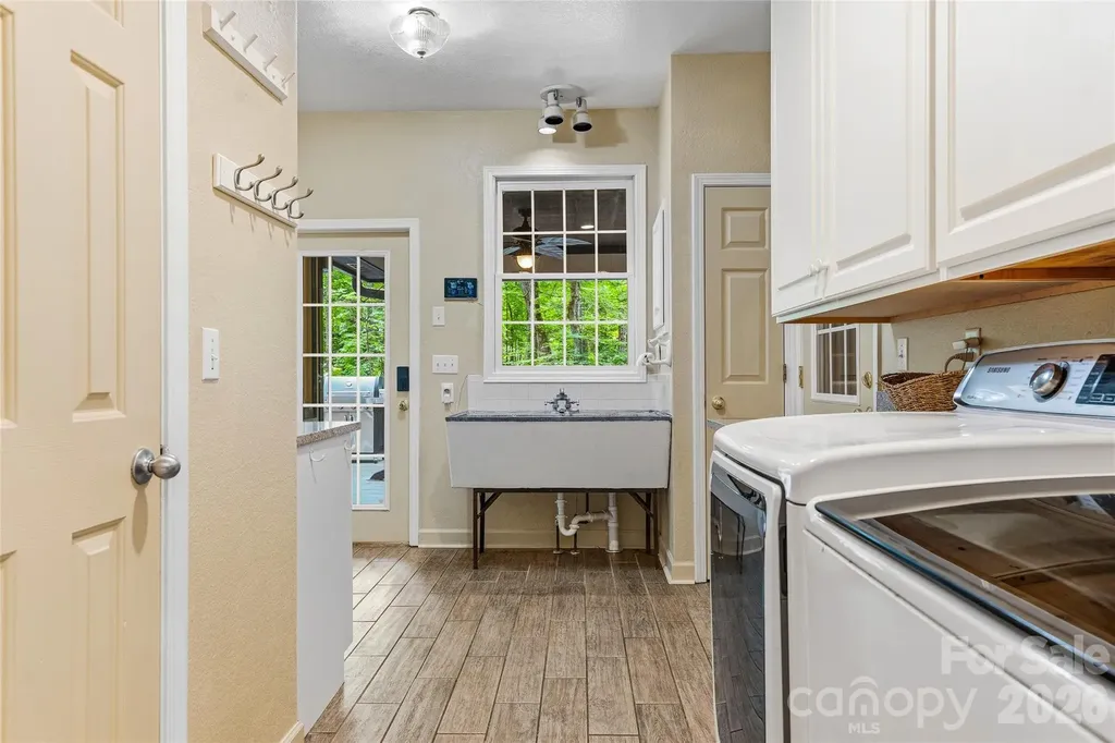 61 Scroops Drive Swannanoa NC 28778