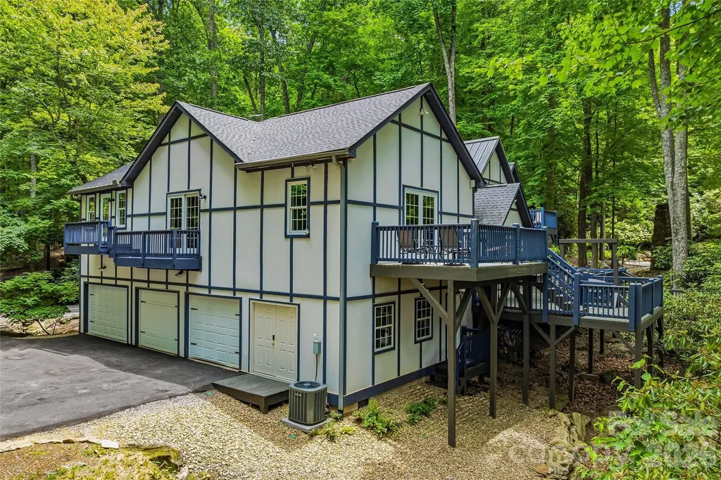 61 Scroops Drive Swannanoa NC 28778
