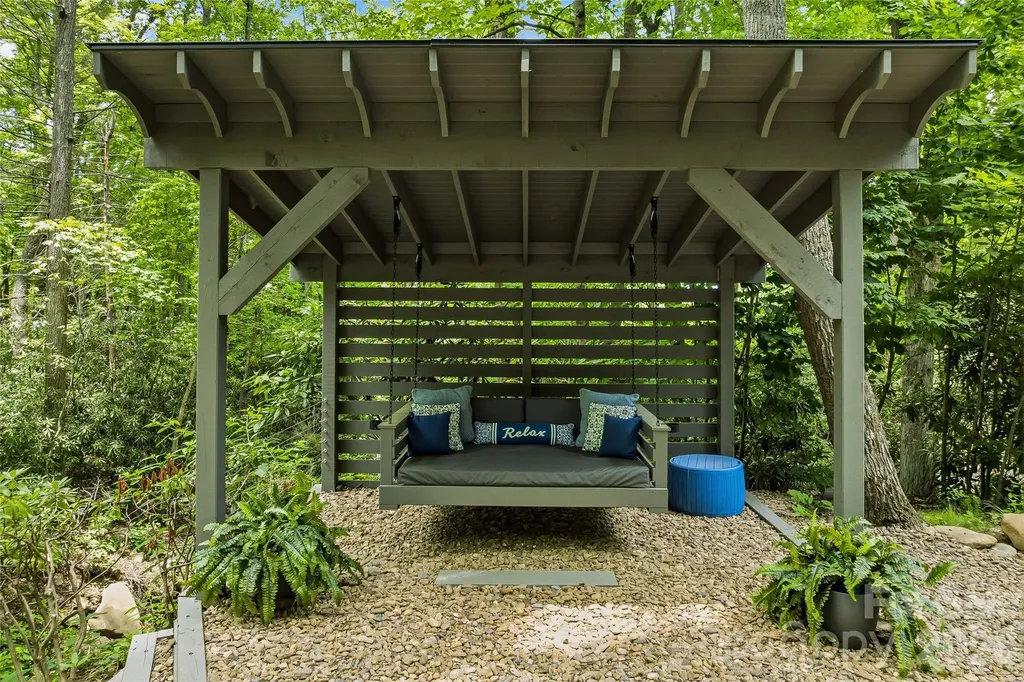 61 Scroops Drive Swannanoa NC 28778
