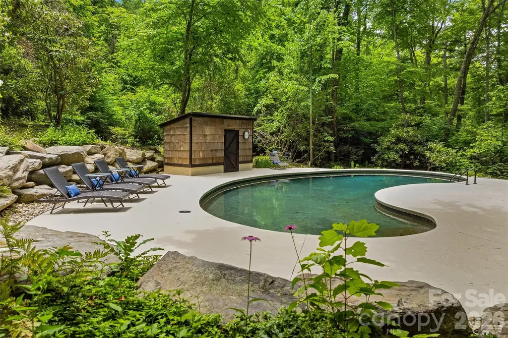 61 Scroops Drive Swannanoa NC 28778