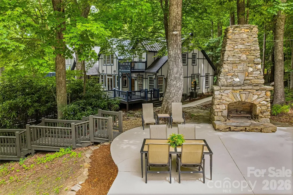 61 Scroops Drive Swannanoa NC 28778