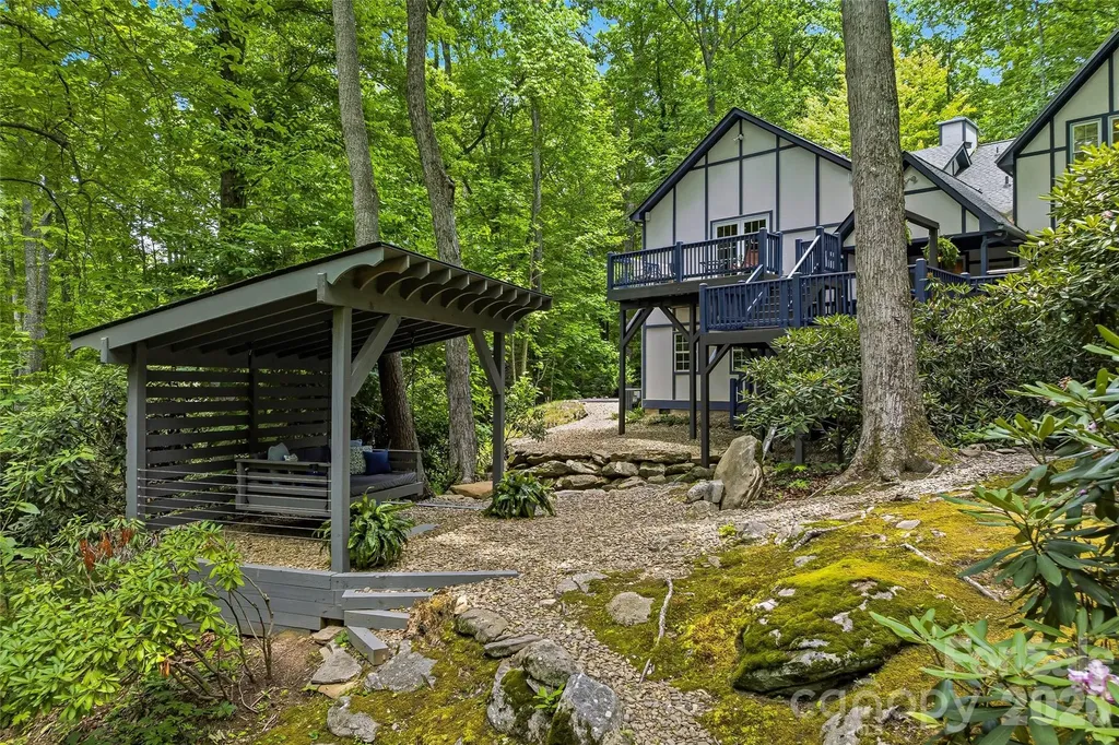 61 Scroops Drive Swannanoa NC 28778