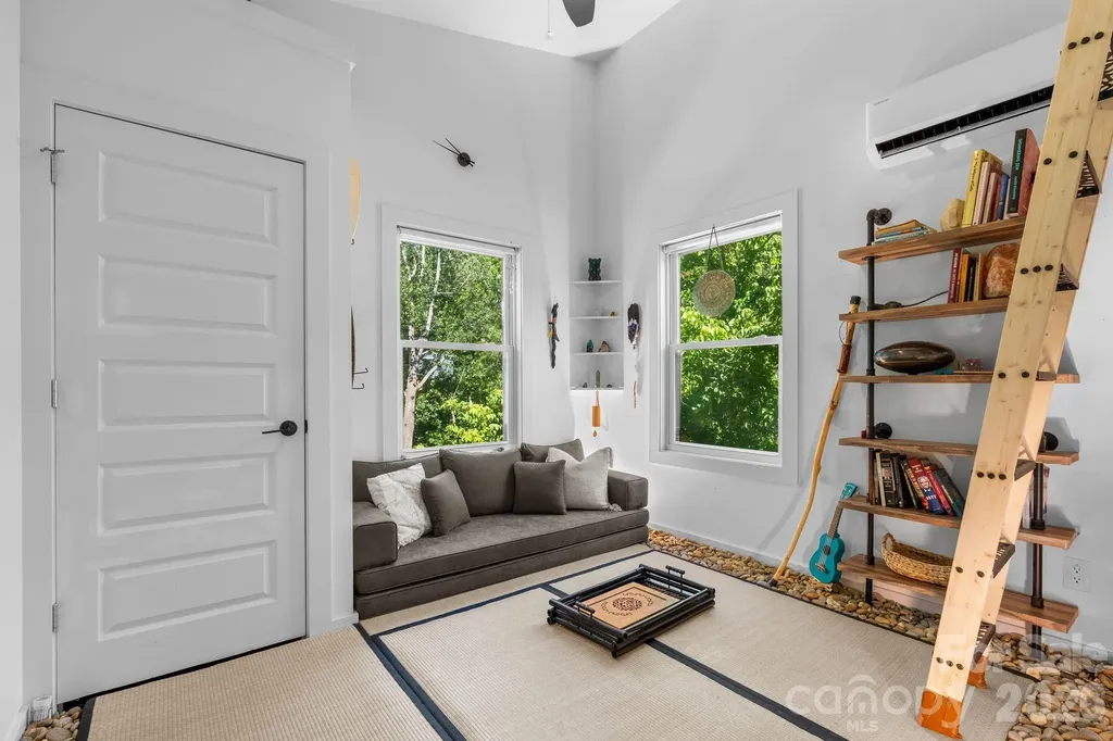 158 Simcoe Street Asheville NC 28806