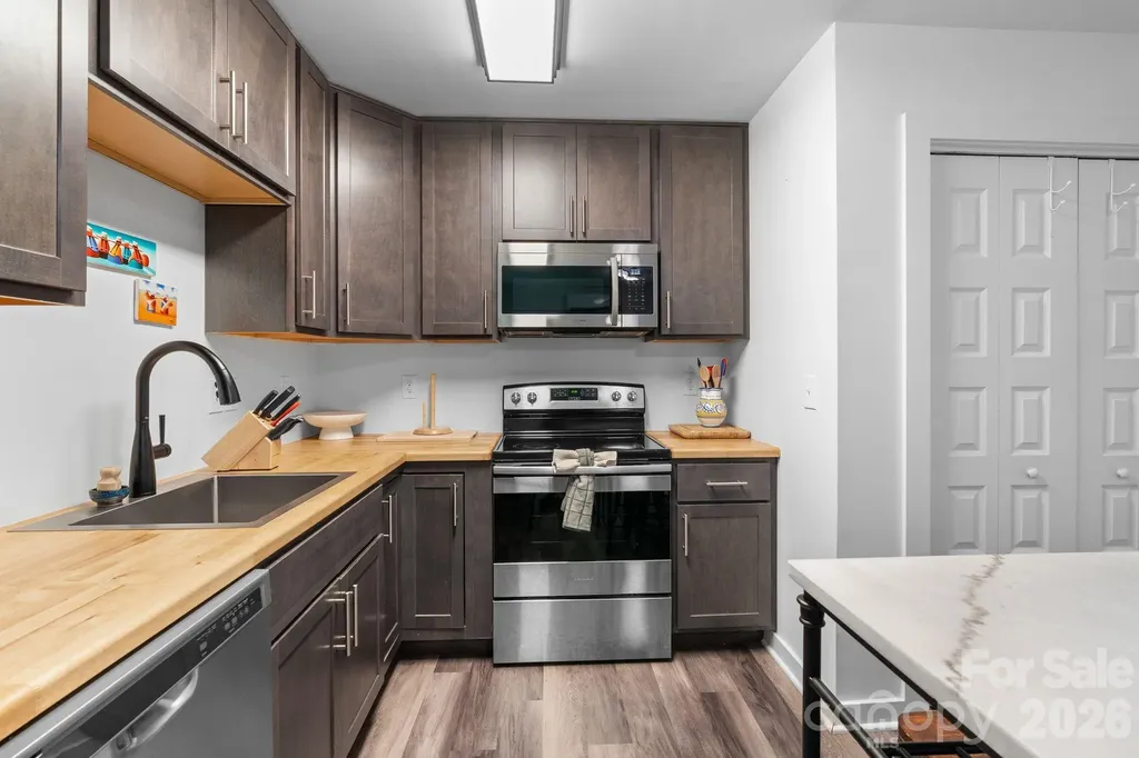 158 Simcoe Street Asheville NC 28806