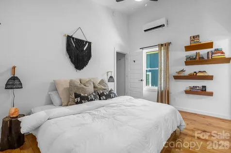 158 Simcoe Street Asheville NC 28806