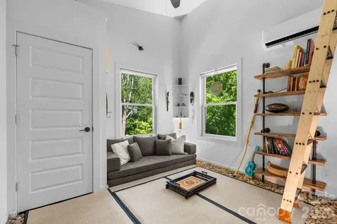 158 Simcoe Street Asheville NC 28806
