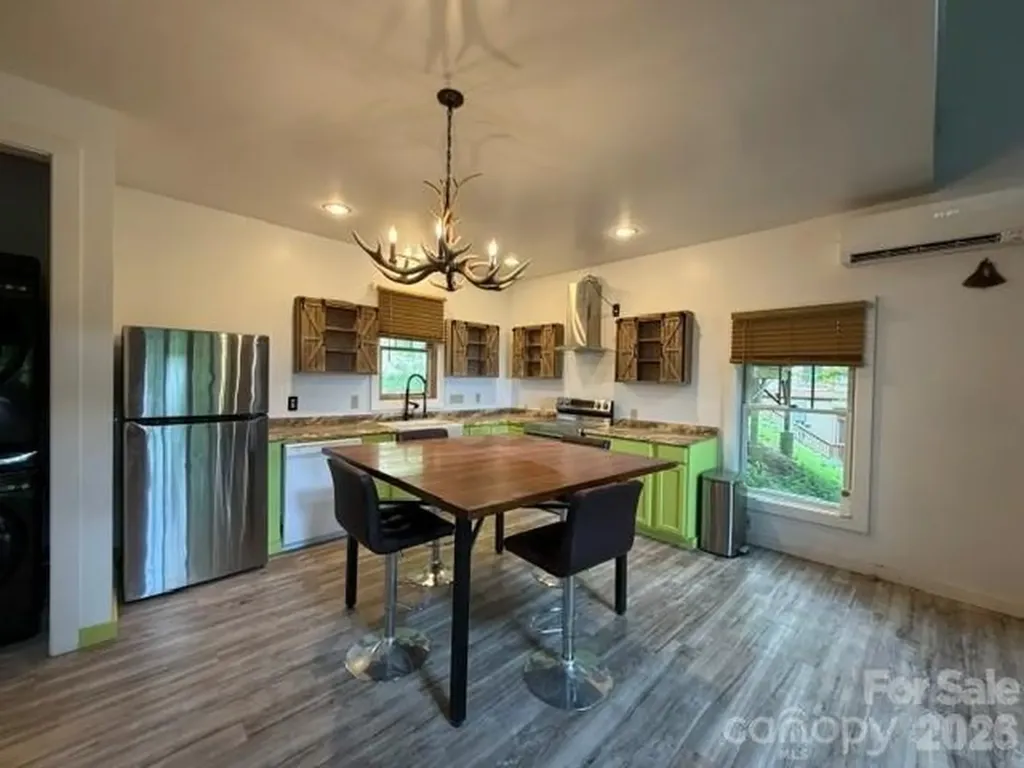 140 Falls Crossing Road Burnsville NC 28714
