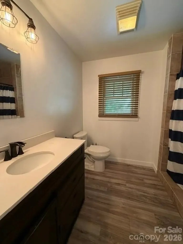140 Falls Crossing Road Burnsville NC 28714