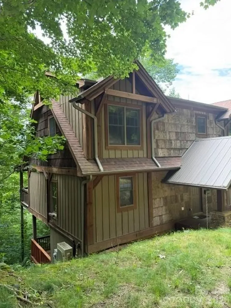 140 Falls Crossing Road Burnsville NC 28714
