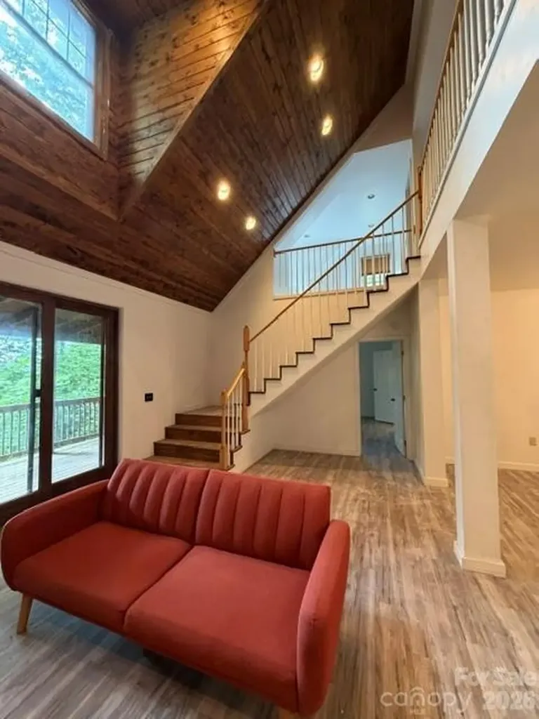 140 Falls Crossing Road Burnsville NC 28714