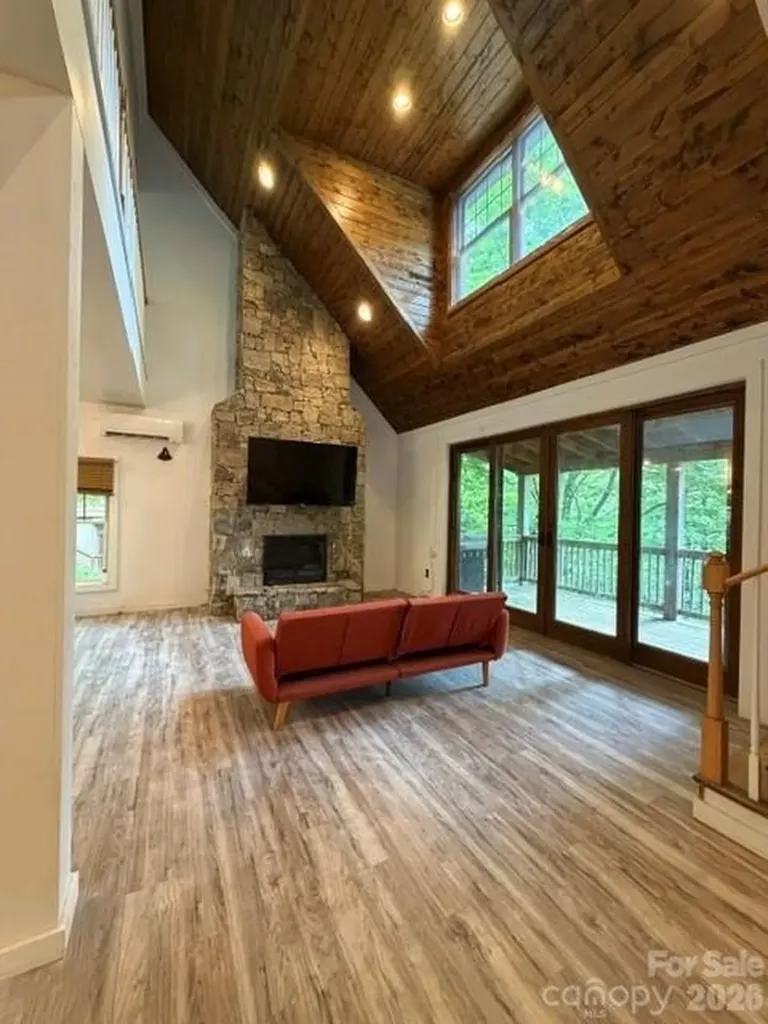 140 Falls Crossing Road Burnsville NC 28714