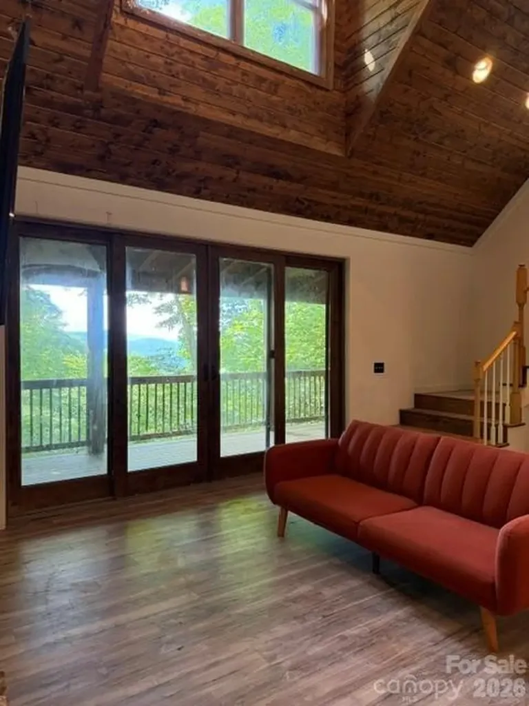 140 Falls Crossing Road Burnsville NC 28714