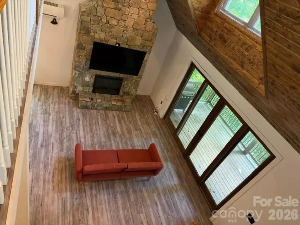 140 Falls Crossing Road Burnsville NC 28714