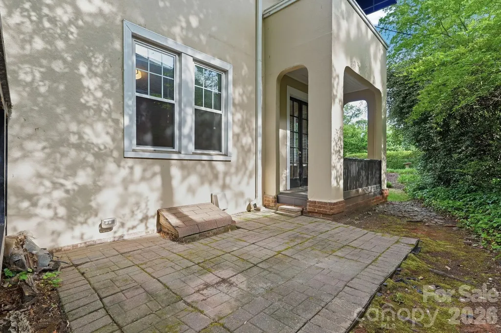 916 Bromley Road Charlotte NC 28207