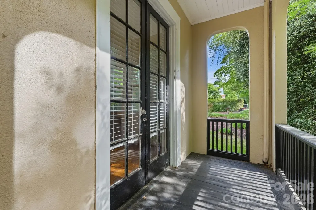 916 Bromley Road Charlotte NC 28207