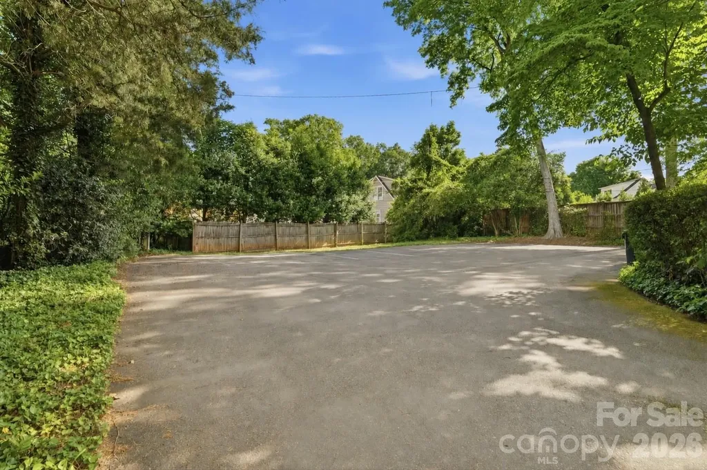 916 Bromley Road Charlotte NC 28207