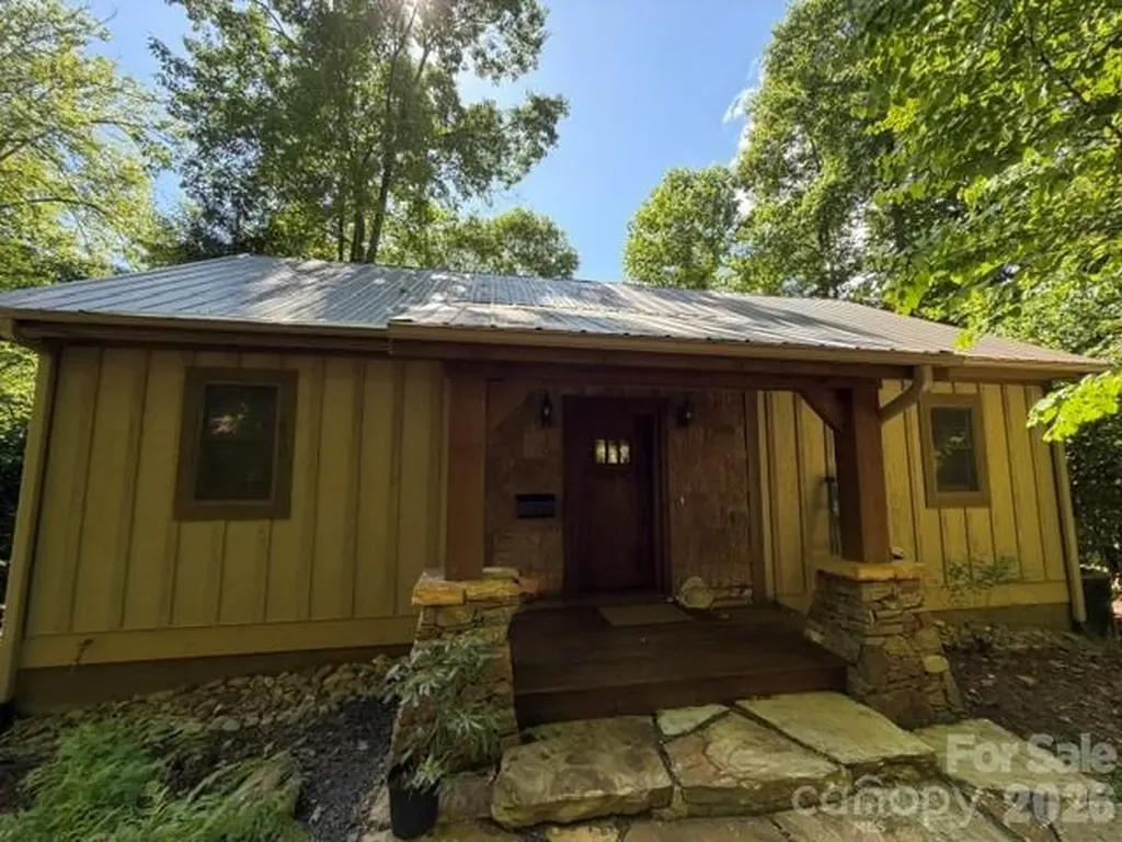 47 Falls Crossing Road Burnsville NC 28714