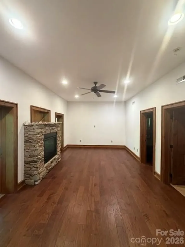 47 Falls Crossing Road Burnsville NC 28714
