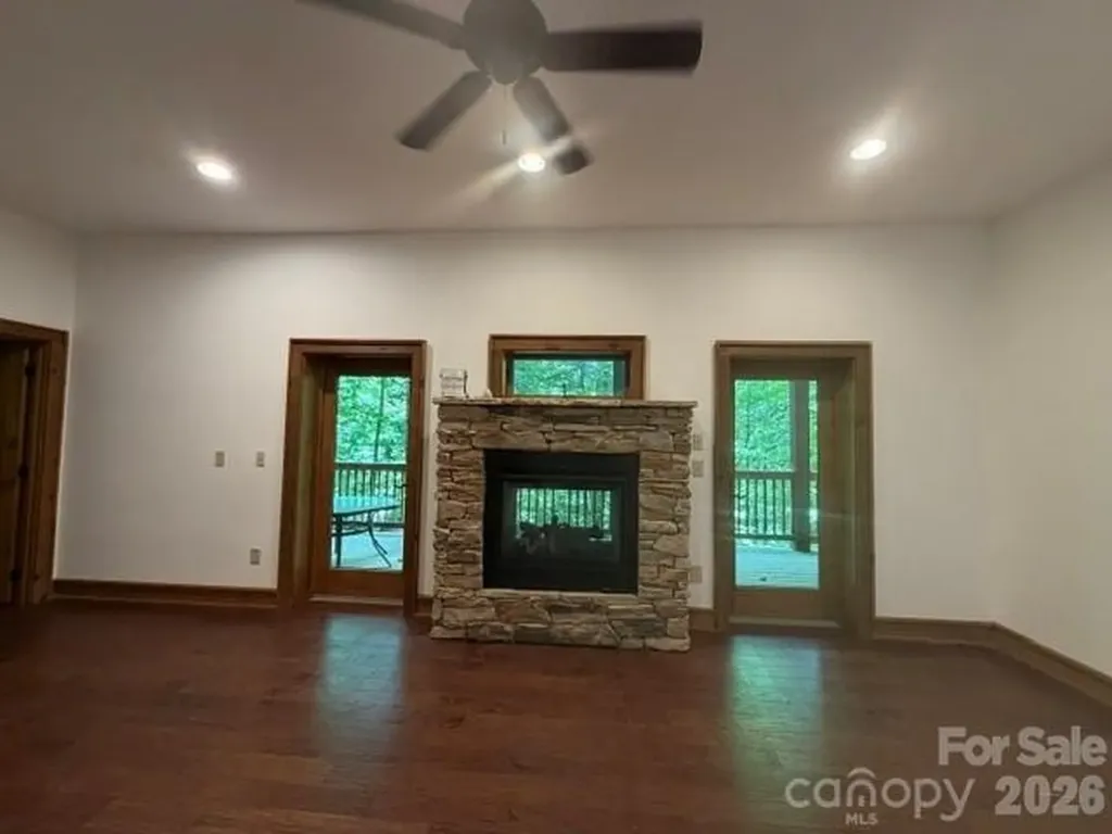 47 Falls Crossing Road Burnsville NC 28714