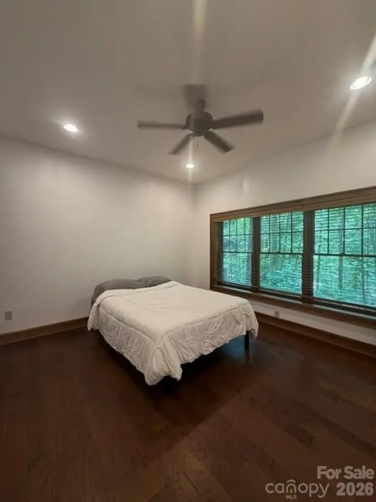 47 Falls Crossing Road Burnsville NC 28714