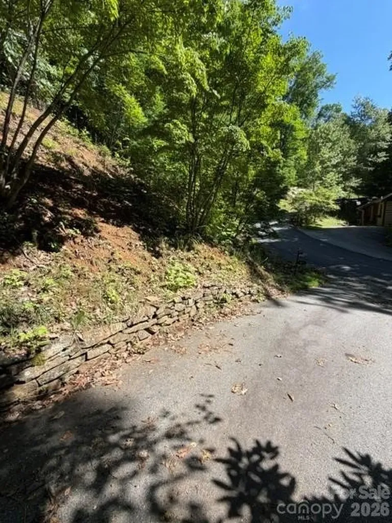 47 Falls Crossing Road Burnsville NC 28714
