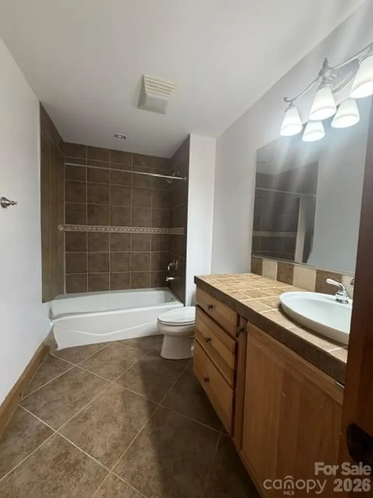 47 Falls Crossing Road Burnsville NC 28714