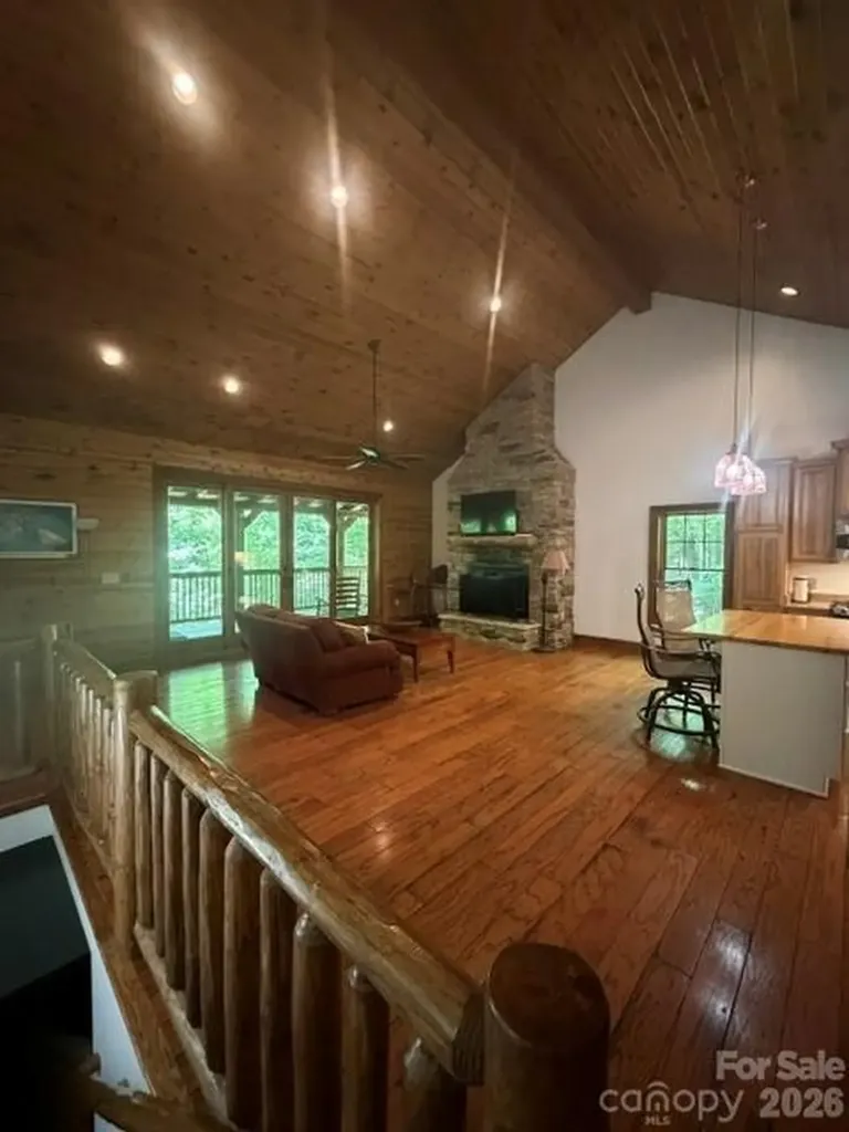 47 Falls Crossing Road Burnsville NC 28714