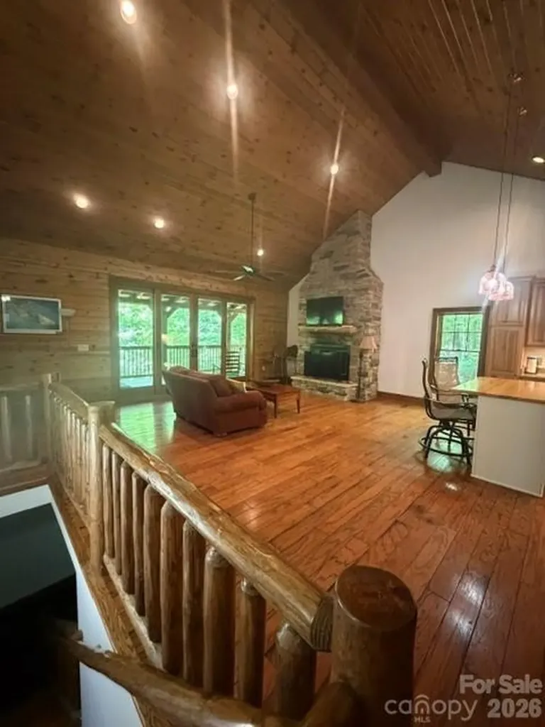 47 Falls Crossing Road Burnsville NC 28714
