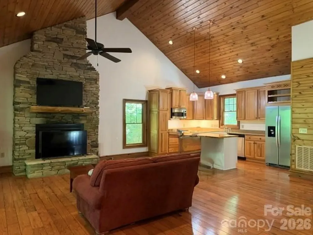 47 Falls Crossing Road Burnsville NC 28714