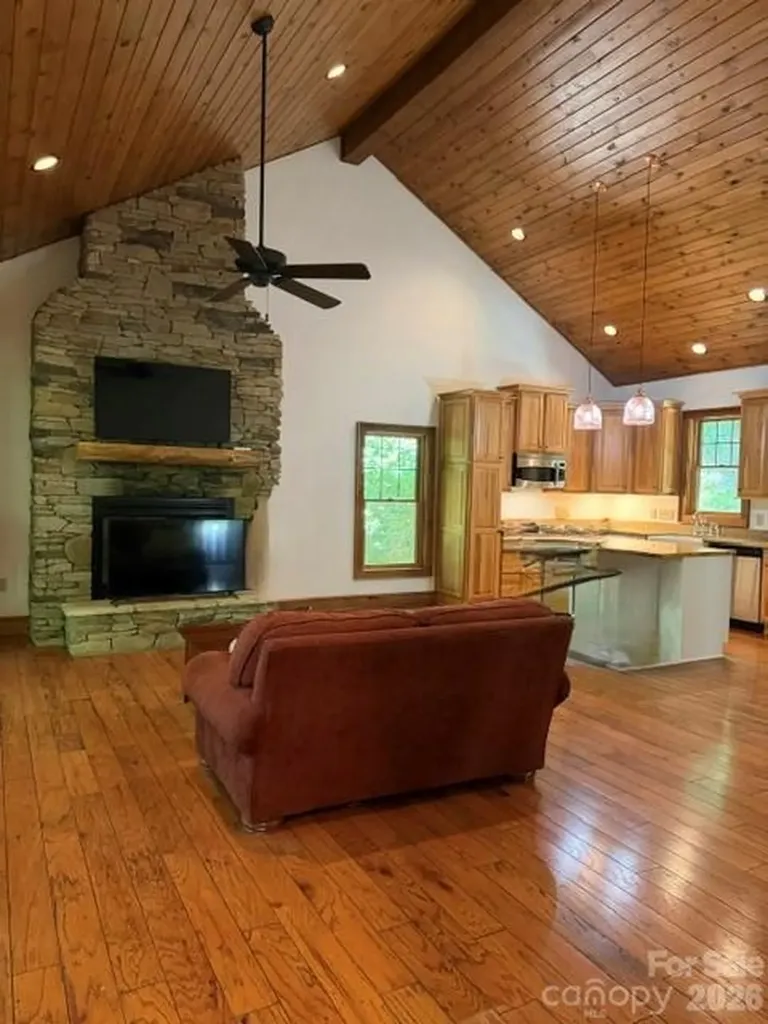 47 Falls Crossing Road Burnsville NC 28714