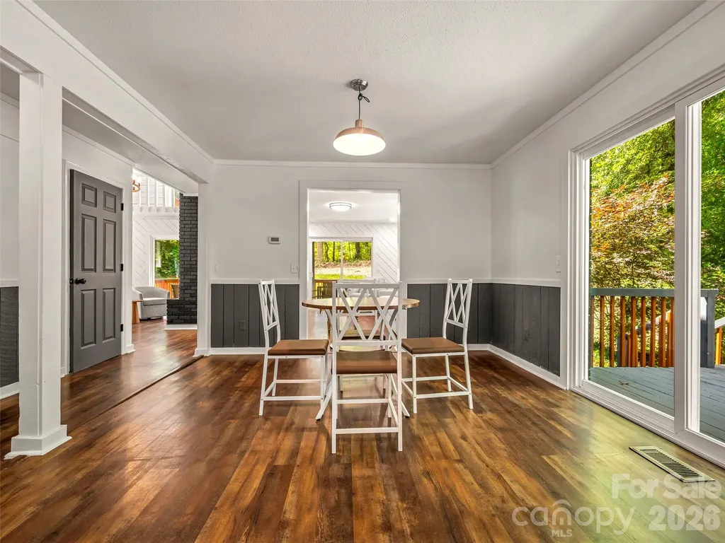 3276 Howard Gap Road Hendersonville NC 28792