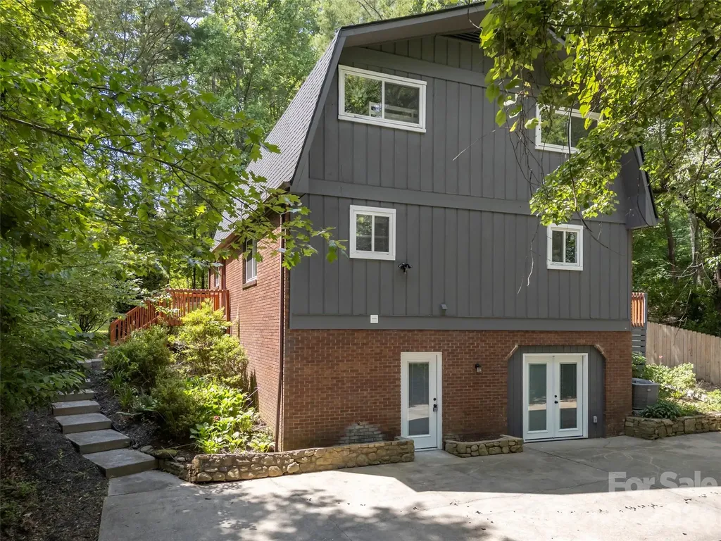 3276 Howard Gap Road Hendersonville NC 28792
