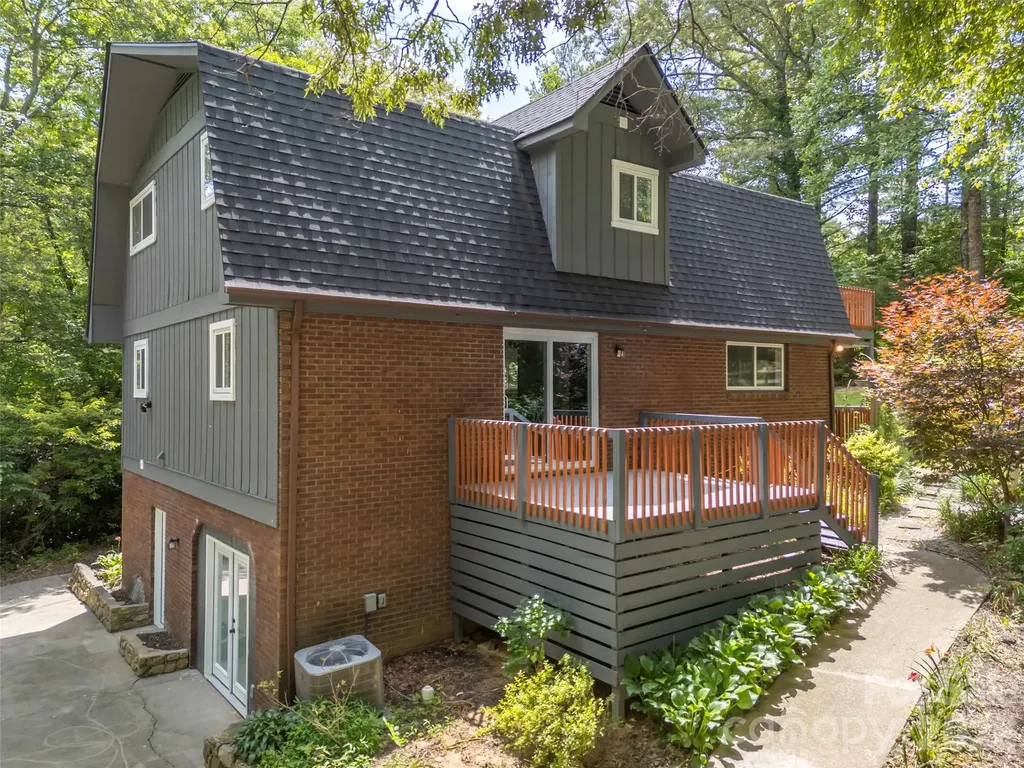 3276 Howard Gap Road Hendersonville NC 28792