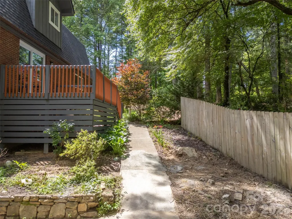 3276 Howard Gap Road Hendersonville NC 28792