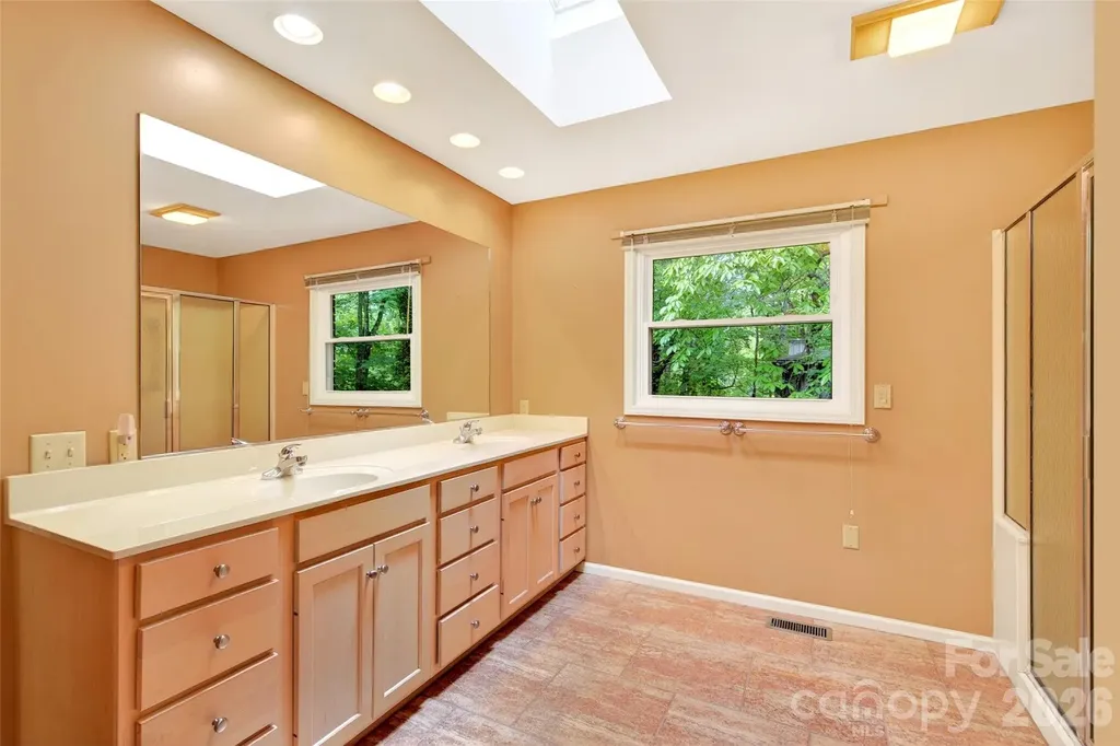 103 Richard Lane Black Mountain NC 28711