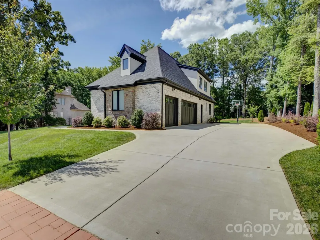 1016 Sherringham Way Waxhaw NC 28173