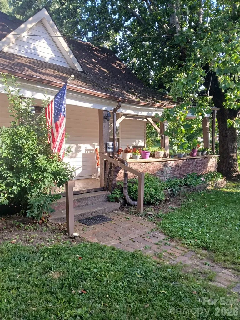 Asheville NC, 344 W Haywood Street