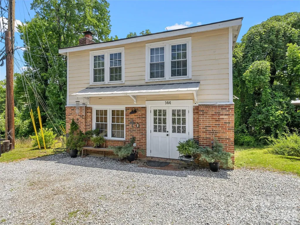 144 E Howard Street Tryon NC 28782