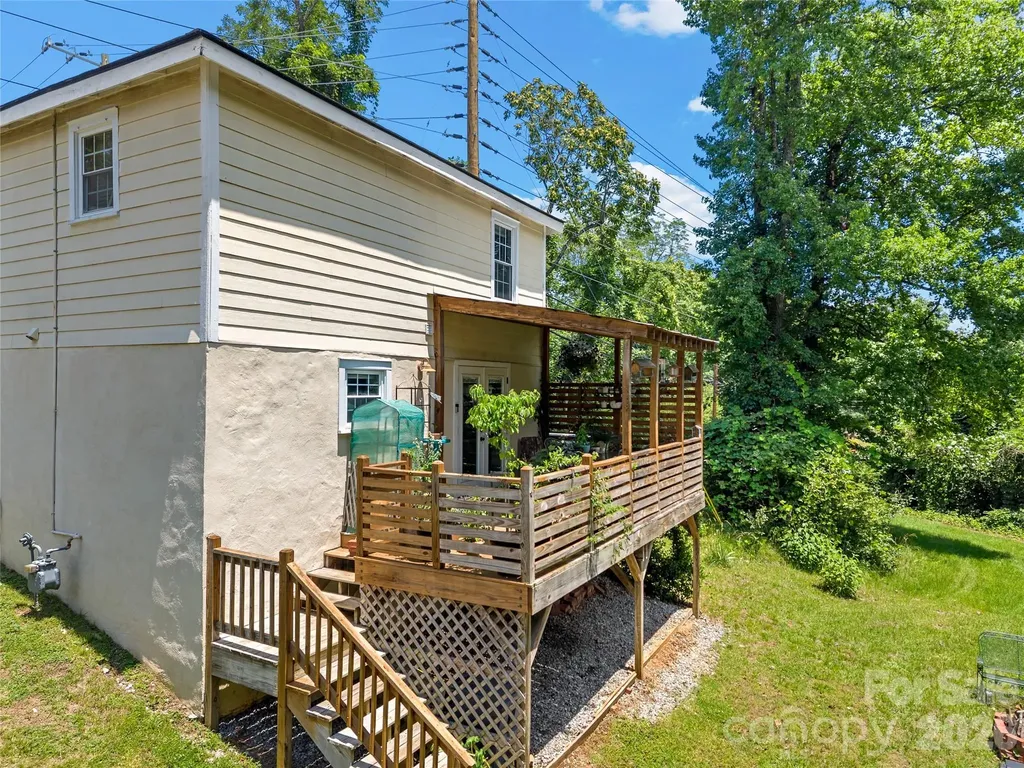 144 E Howard Street Tryon NC 28782