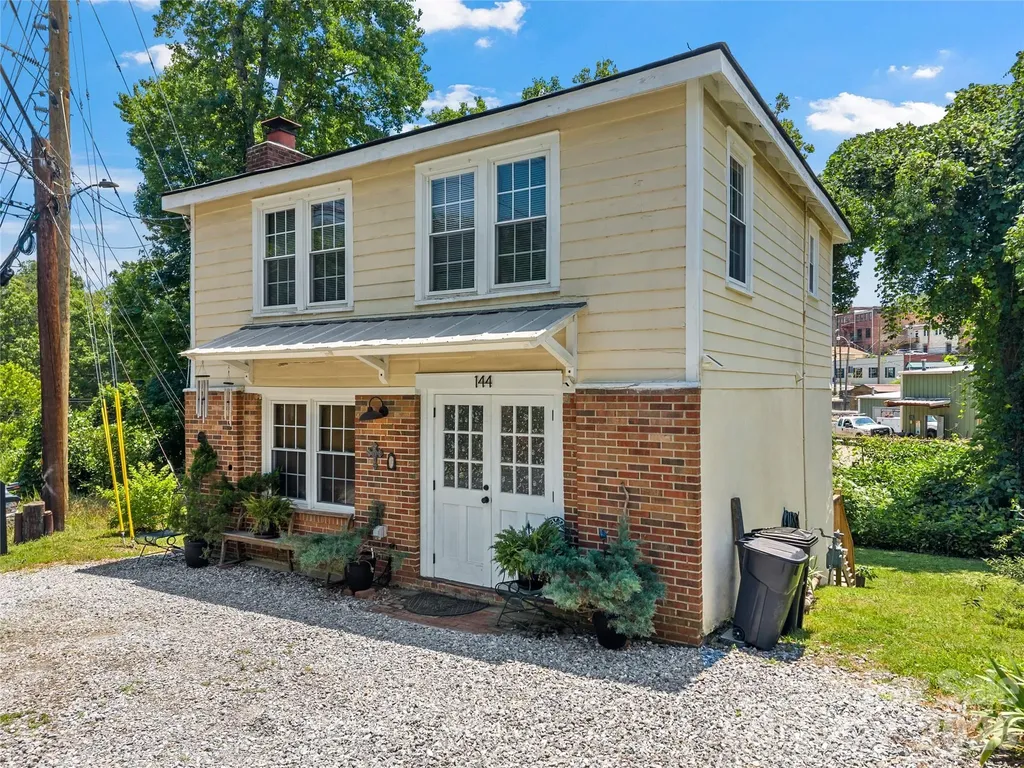 144 E Howard Street Tryon NC 28782
