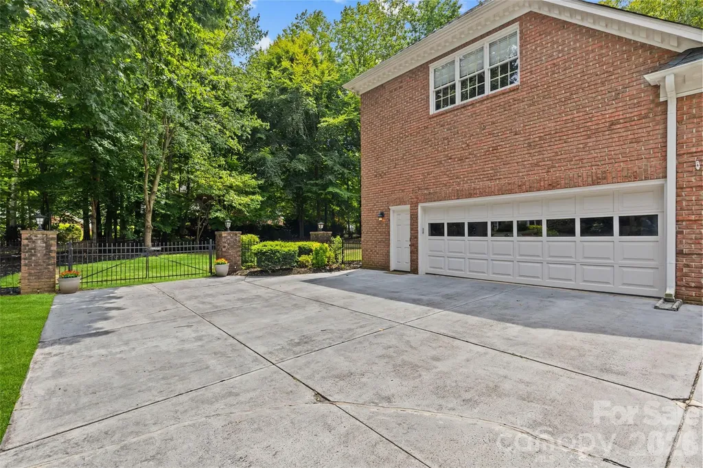 3616 Deruyter Circle Charlotte NC 28269