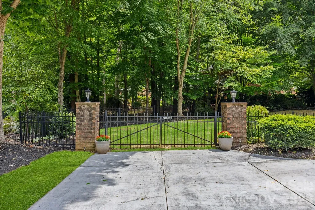 3616 Deruyter Circle Charlotte NC 28269