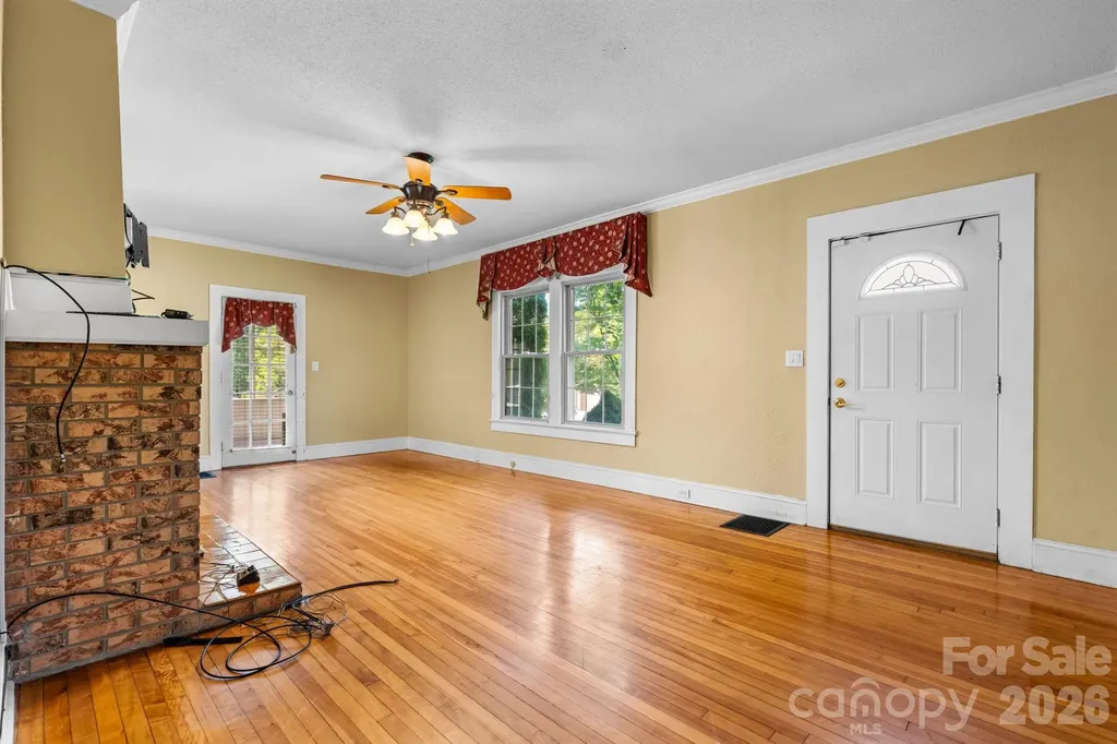 15 6th Em Street Marion NC 28752